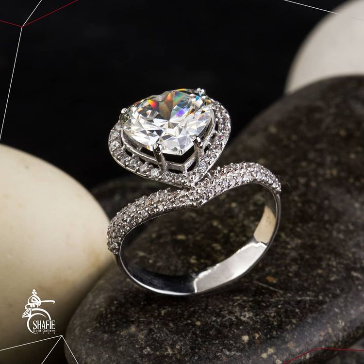 مدل های حلقه ازدواج نگین قلب.jpg